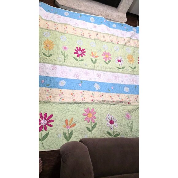 Pottery Barn Kids Floral Patchwork Quilt Throw Blanket Embroidered Daisy Size 86 - Picture 3 of 10